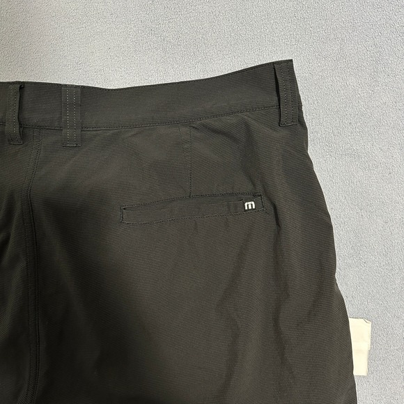 Travis Mathew Golf Short Performance Stretch Regular Fit Black Gray Mens Size 38 - Picture 11 of 14